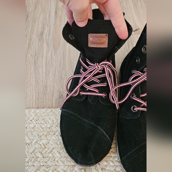 TOMS Womens Tomboy Boot Size 8.5 Black Suede Lace Up Boho Hipster Combat Bootie - Picture 8 of 8